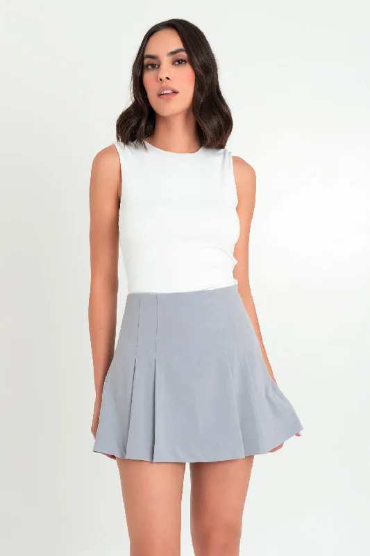 Falda short de corte en a con tableado