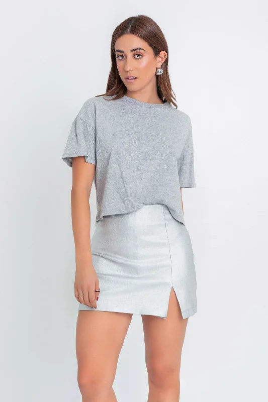 Falda short de efecto metalizado con abertura frontal