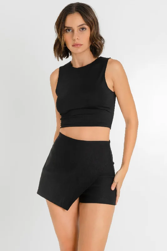 Falda short de fit ajustado cruce asimétrico