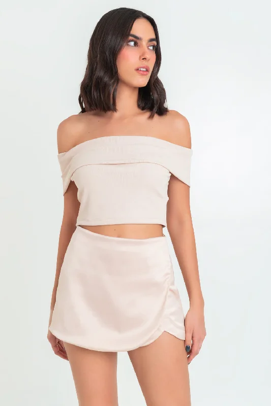 Falda short satinado cruzado con cintura alta